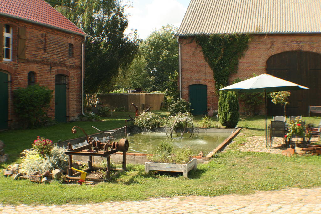 Pension Kunsthof Dahrenstedt Buitenkant foto